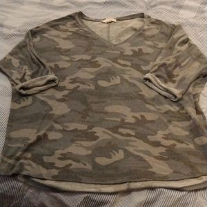 Misia Curvy camouflage v-neck top size 2X